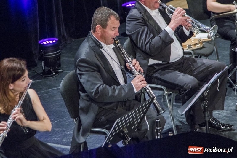 Zdjęcie w galerii na portalu naszraciborz.pl: Operetka na Dzień Matki w Raciborskim Centrum Kultury wiadomości z regionu