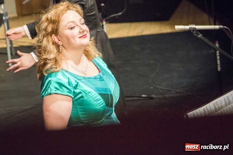 Zdjęcie w galerii na portalu naszraciborz.pl: Operetka na Dzień Matki w Raciborskim Centrum Kultury wiadomości z regionu