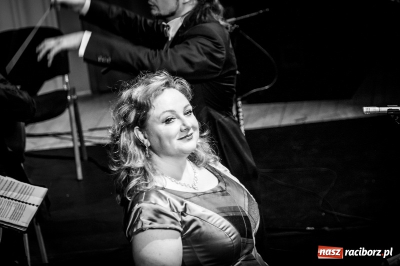 Zdjęcie w galerii na portalu naszraciborz.pl: Operetka na Dzień Matki w Raciborskim Centrum Kultury wiadomości z regionu