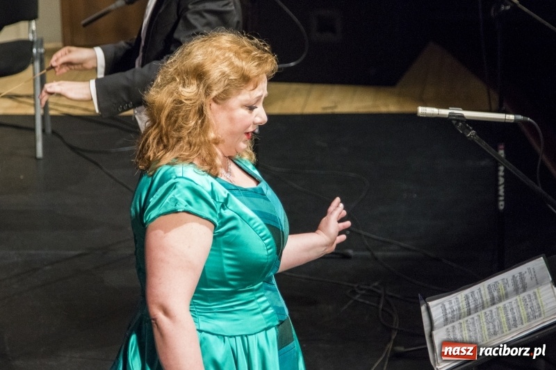 Zdjęcie w galerii na portalu naszraciborz.pl: Operetka na Dzień Matki w Raciborskim Centrum Kultury wiadomości z regionu