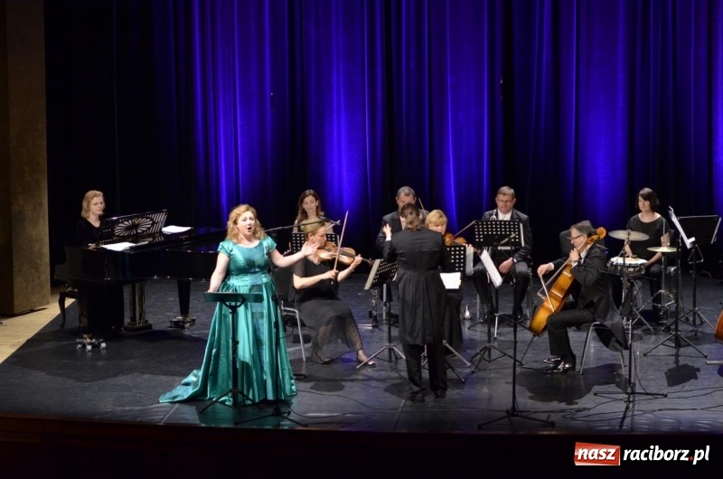 Zdjęcie w galerii na portalu naszraciborz.pl: Operetka na Dzień Matki w Raciborskim Centrum Kultury wiadomości z regionu