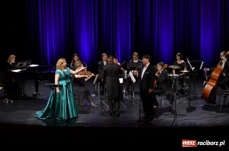 Zdjęcie w galerii na portalu naszraciborz.pl: Operetka na Dzień Matki w Raciborskim Centrum Kultury wiadomości z regionu