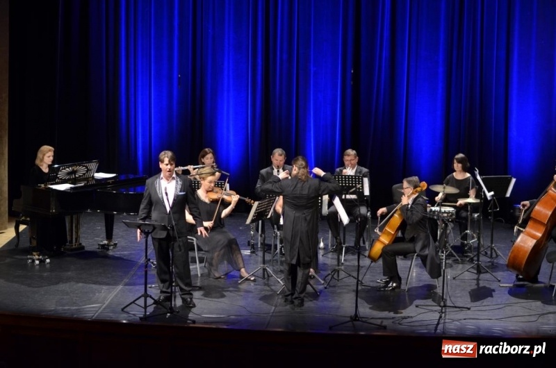 Zdjęcie w galerii na portalu naszraciborz.pl: Operetka na Dzień Matki w Raciborskim Centrum Kultury wiadomości z regionu