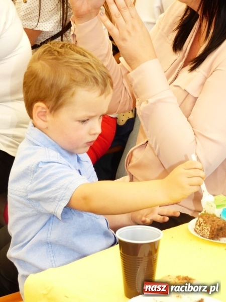 Zdjęcie w galerii na portalu naszraciborz.pl: Szczypta całusów, garść życzliwości niechże powstanie ciasto miłości. Święto rodziny w Nędzy wiadomości z regionu