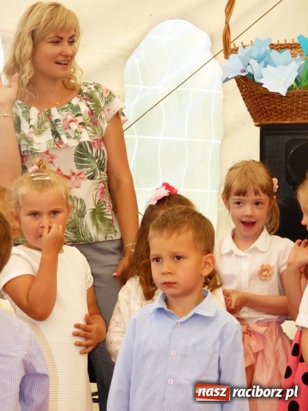 Zdjęcie w galerii na portalu naszraciborz.pl: Szczypta całusów, garść życzliwości niechże powstanie ciasto miłości. Święto rodziny w Nędzy wiadomości z regionu