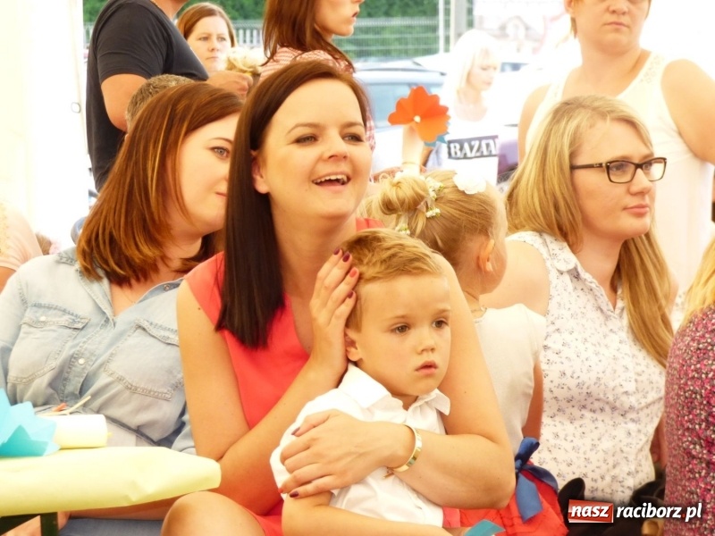 Zdjęcie w galerii na portalu naszraciborz.pl: Szczypta całusów, garść życzliwości niechże powstanie ciasto miłości. Święto rodziny w Nędzy wiadomości z regionu