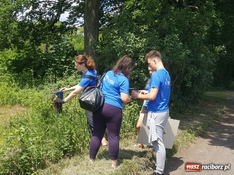 Zdjęcie w galerii na portalu naszraciborz.pl: Studenci PWSZ w Raciborzu rozpoczęli znakowanie Śląsko-Morawskiej Drogi św. Jakuba wiadomości z regionu