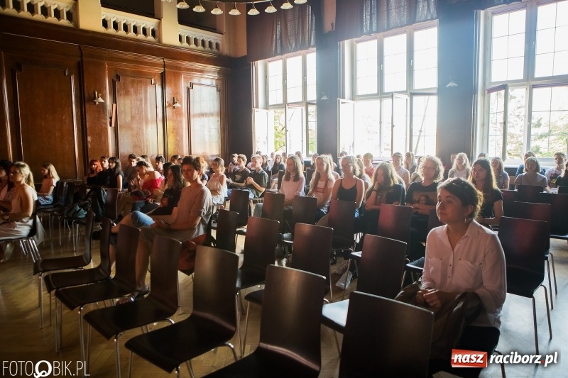 Zdjęcie w galerii na portalu naszraciborz.pl: Uroczyste rozstrzygnięcie powiatowego konkursu plastycznego w I LO wiadomości z regionu