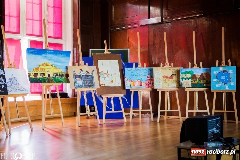 Zdjęcie w galerii na portalu naszraciborz.pl: Uroczyste rozstrzygnięcie powiatowego konkursu plastycznego w I LO wiadomości z regionu