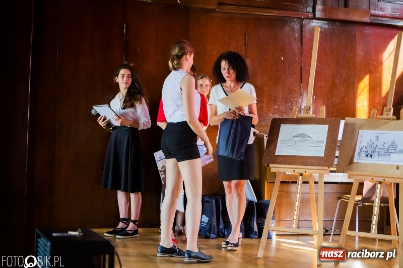 Zdjęcie w galerii na portalu naszraciborz.pl: Uroczyste rozstrzygnięcie powiatowego konkursu plastycznego w I LO wiadomości z regionu