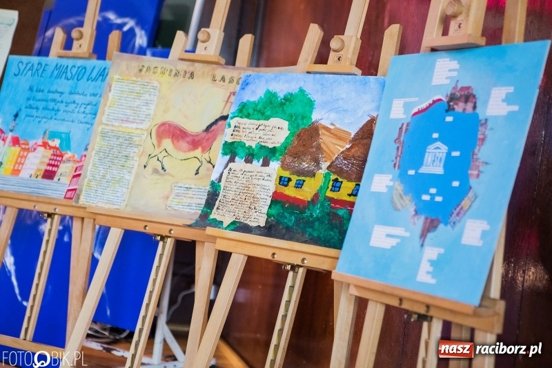 Zdjęcie w galerii na portalu naszraciborz.pl: Uroczyste rozstrzygnięcie powiatowego konkursu plastycznego w I LO wiadomości z regionu