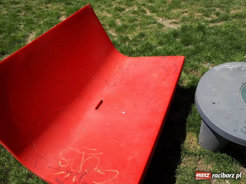 Zdjęcie w galerii na portalu naszraciborz.pl: Plaża miejska w niedzielne popołudnie. Dla gospodarzy nadal trwa zima  wiadomości z regionu