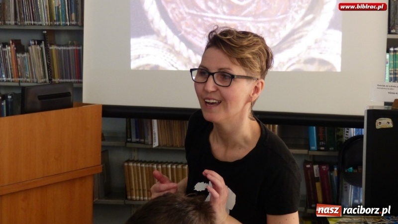 Zdjęcie w galerii na portalu naszraciborz.pl: O sztuce z Ewą Jałochowską w raciborskiej bibliotece wiadomości z regionu