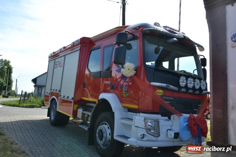 Zdjęcie w galerii na portalu naszraciborz.pl: W remizie w Zabełkowie garażuje już nowe volvo  wiadomości z regionu