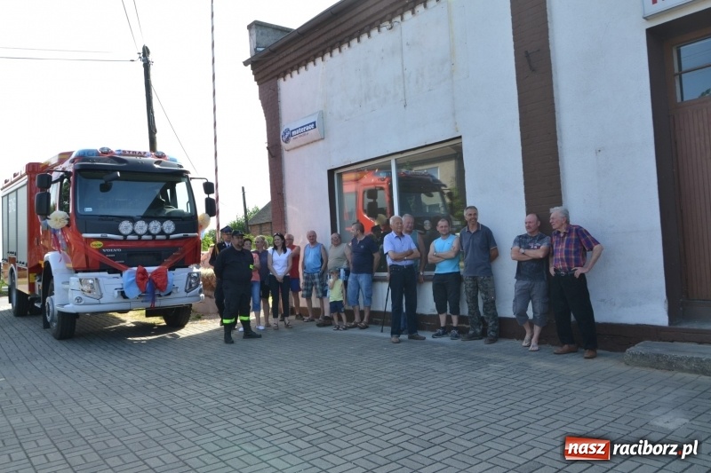 Zdjęcie w galerii na portalu naszraciborz.pl: W remizie w Zabełkowie garażuje już nowe volvo  wiadomości z regionu