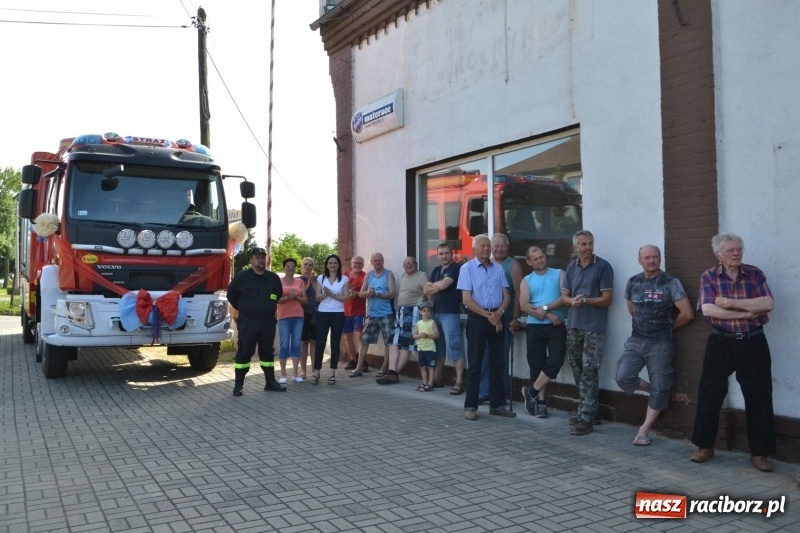 Zdjęcie w galerii na portalu naszraciborz.pl: W remizie w Zabełkowie garażuje już nowe volvo  wiadomości z regionu