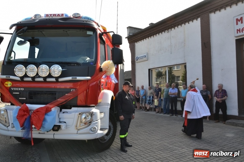 Zdjęcie w galerii na portalu naszraciborz.pl: W remizie w Zabełkowie garażuje już nowe volvo  wiadomości z regionu