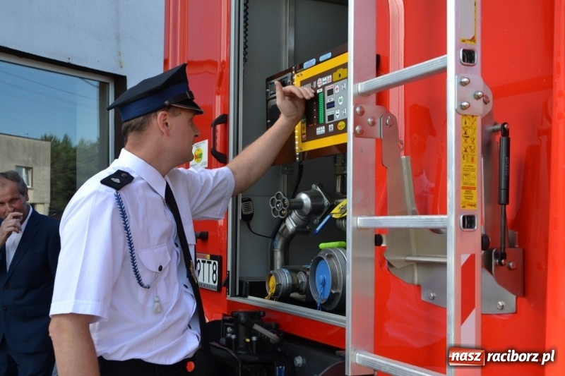 Zdjęcie w galerii na portalu naszraciborz.pl: W remizie w Zabełkowie garażuje już nowe volvo  wiadomości z regionu