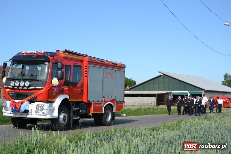 Zdjęcie w galerii na portalu naszraciborz.pl: W remizie w Zabełkowie garażuje już nowe volvo  wiadomości z regionu