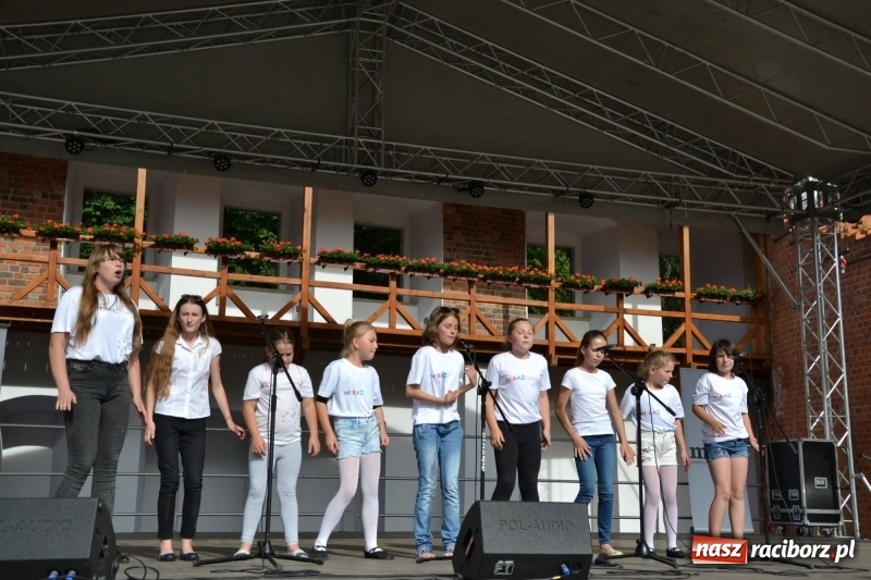 Zdjęcie w galerii na portalu naszraciborz.pl: Obchody dnia Mamy i Taty na Zamku Piastowskim za nami  wiadomości z regionu