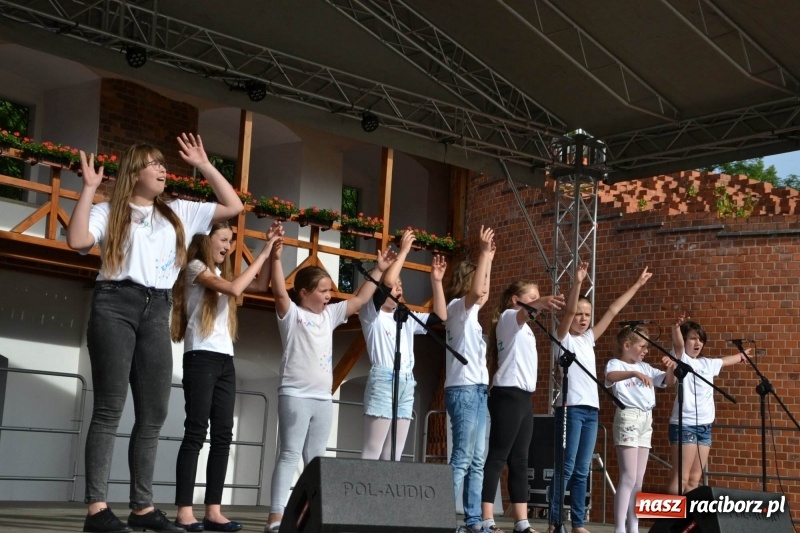 Zdjęcie w galerii na portalu naszraciborz.pl: Obchody dnia Mamy i Taty na Zamku Piastowskim za nami  wiadomości z regionu