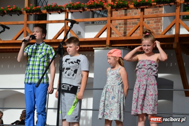 Zdjęcie w galerii na portalu naszraciborz.pl: Obchody dnia Mamy i Taty na Zamku Piastowskim za nami  wiadomości z regionu