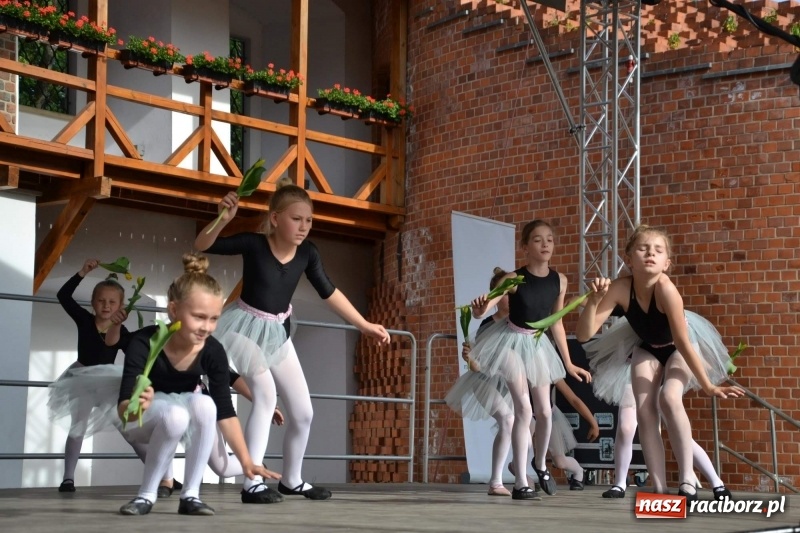 Zdjęcie w galerii na portalu naszraciborz.pl: Obchody dnia Mamy i Taty na Zamku Piastowskim za nami  wiadomości z regionu