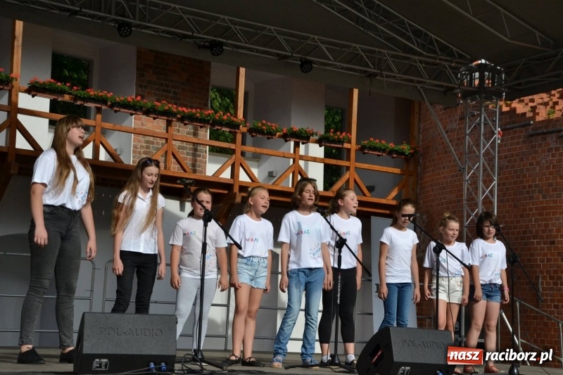 Zdjęcie w galerii na portalu naszraciborz.pl: Obchody dnia Mamy i Taty na Zamku Piastowskim za nami  wiadomości z regionu