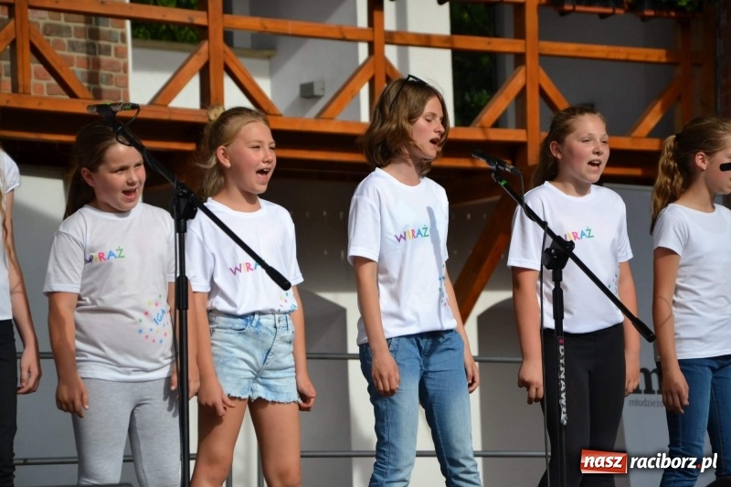 Zdjęcie w galerii na portalu naszraciborz.pl: Obchody dnia Mamy i Taty na Zamku Piastowskim za nami  wiadomości z regionu