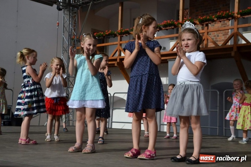 Zdjęcie w galerii na portalu naszraciborz.pl: Obchody dnia Mamy i Taty na Zamku Piastowskim za nami  wiadomości z regionu
