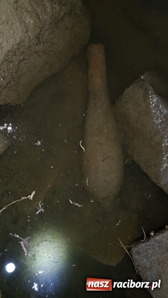 Zdjęcie w galerii na portalu naszraciborz.pl: Pojechał nad Odrę łowić ryby. Natrafił na pocisk  wiadomości z regionu