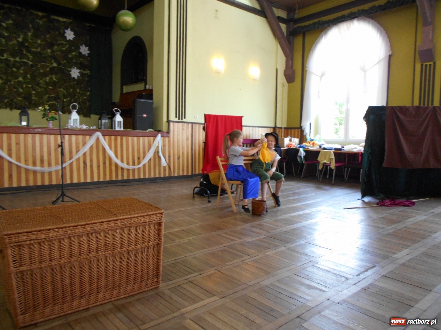 Zdjęcie w galerii na portalu naszraciborz.pl: Dzień Matki w Domu Kultury w Borucinie wiadomości z regionu