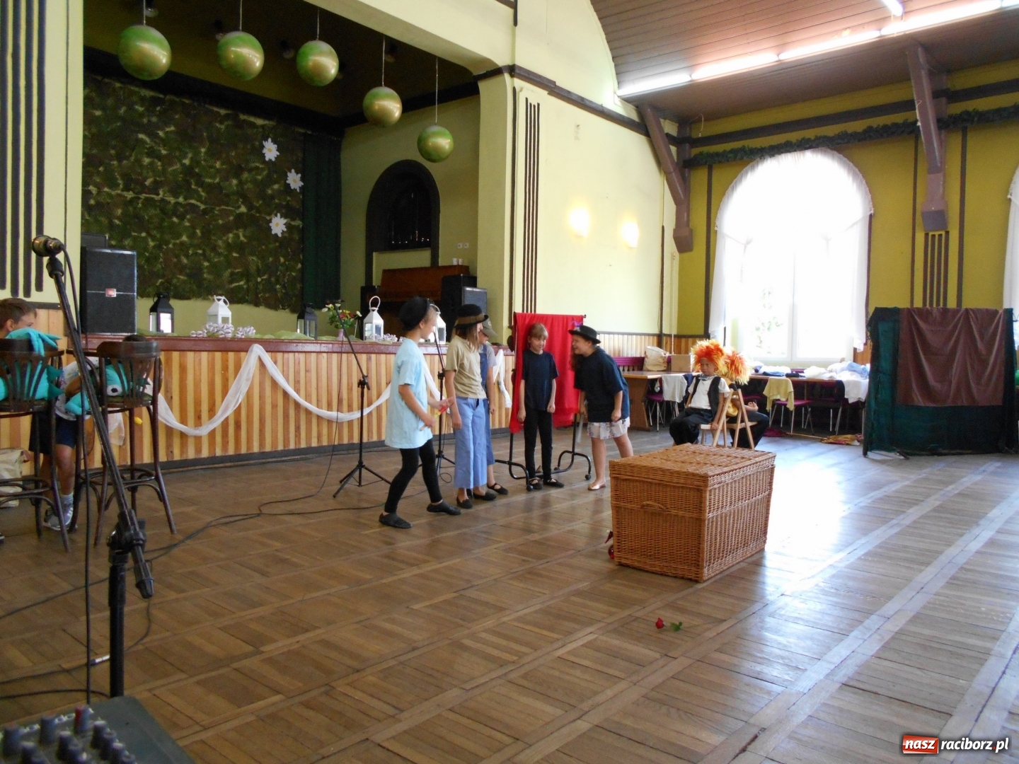 Zdjęcie w galerii na portalu naszraciborz.pl: Dzień Matki w Domu Kultury w Borucinie wiadomości z regionu