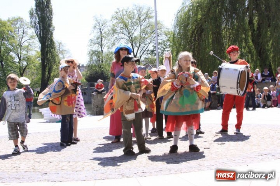 Zdjęcie w galerii na portalu naszraciborz.pl: W parku Roth kolorowo i wesoło wiadomości z regionu