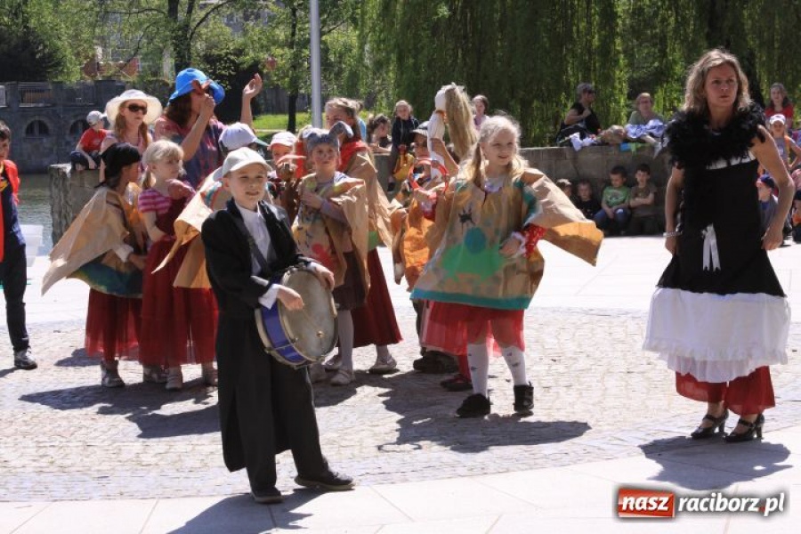 Zdjęcie w galerii na portalu naszraciborz.pl: W parku Roth kolorowo i wesoło wiadomości z regionu