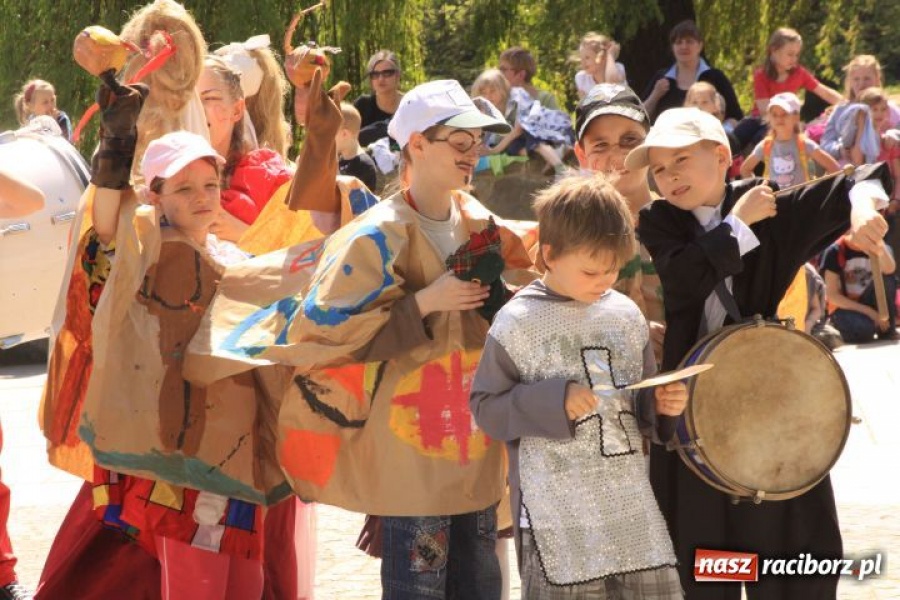 Zdjęcie w galerii na portalu naszraciborz.pl: W parku Roth kolorowo i wesoło wiadomości z regionu
