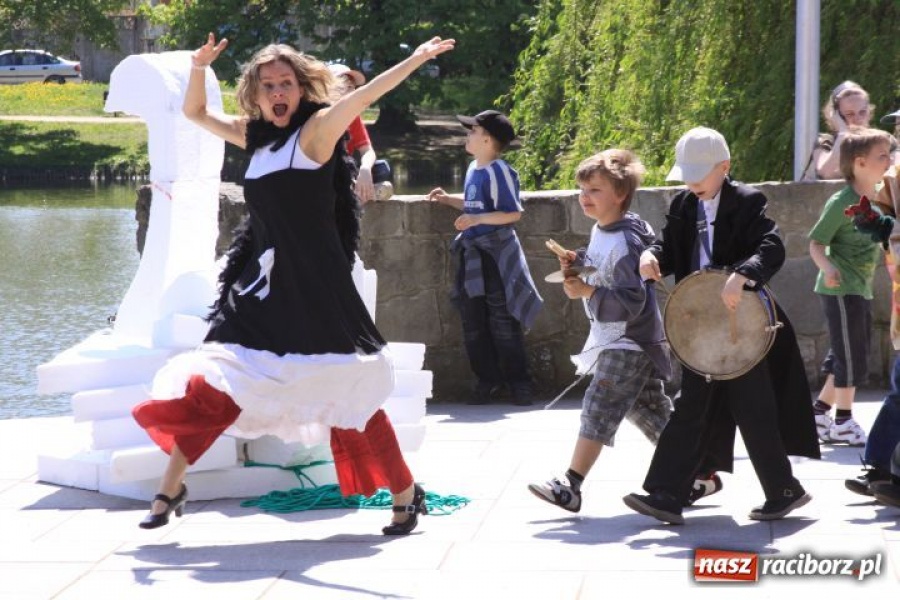 Zdjęcie w galerii na portalu naszraciborz.pl: W parku Roth kolorowo i wesoło wiadomości z regionu