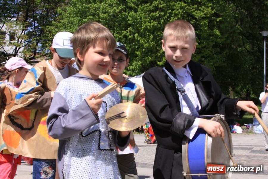 Zdjęcie w galerii na portalu naszraciborz.pl: W parku Roth kolorowo i wesoło wiadomości z regionu