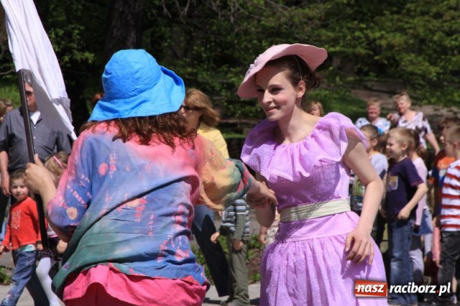 Zdjęcie w galerii na portalu naszraciborz.pl: W parku Roth kolorowo i wesoło wiadomości z regionu