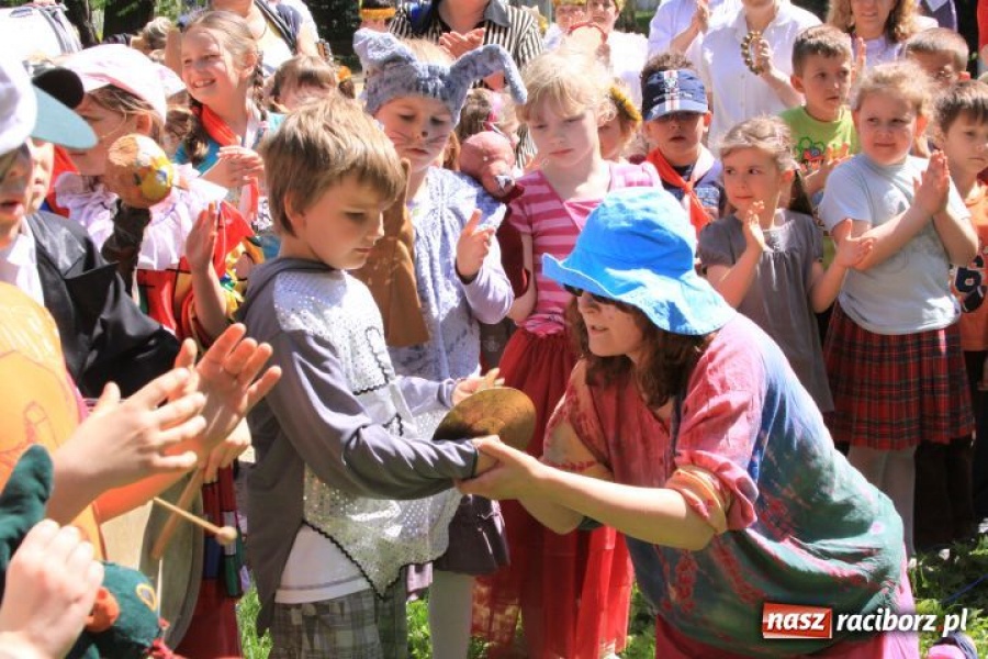 Zdjęcie w galerii na portalu naszraciborz.pl: W parku Roth kolorowo i wesoło wiadomości z regionu