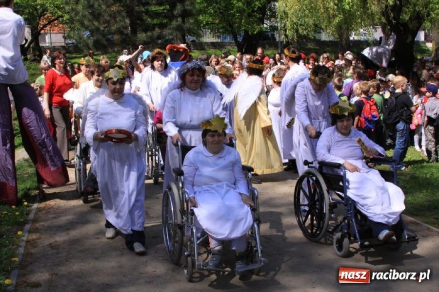 Zdjęcie w galerii na portalu naszraciborz.pl: W parku Roth kolorowo i wesoło wiadomości z regionu