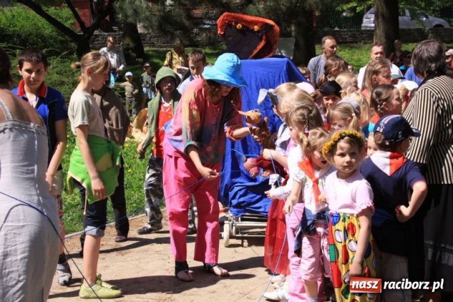 Zdjęcie w galerii na portalu naszraciborz.pl: W parku Roth kolorowo i wesoło wiadomości z regionu