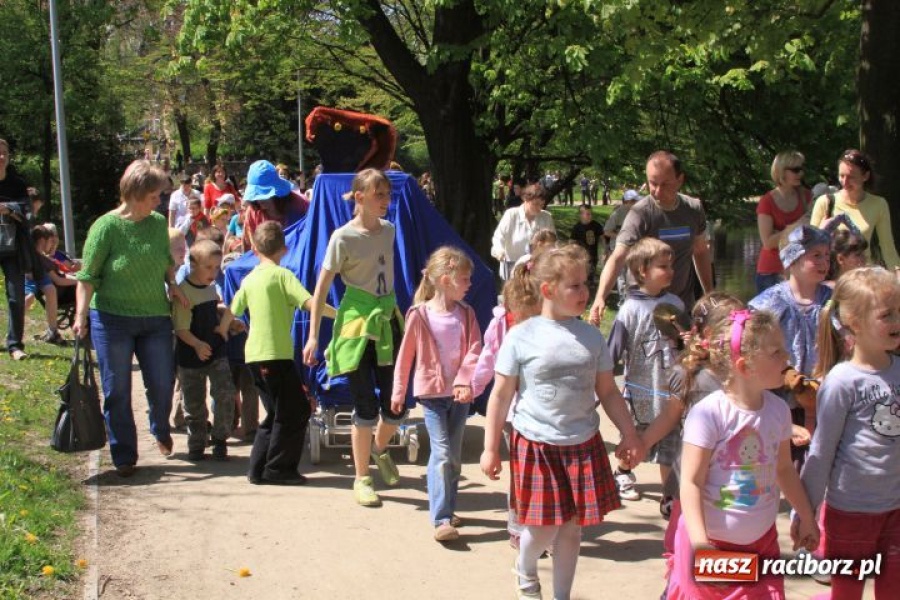 Zdjęcie w galerii na portalu naszraciborz.pl: W parku Roth kolorowo i wesoło wiadomości z regionu