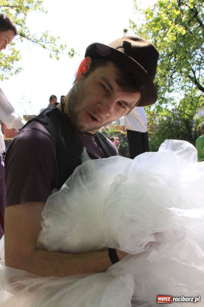 Zdjęcie w galerii na portalu naszraciborz.pl: W parku Roth kolorowo i wesoło wiadomości z regionu