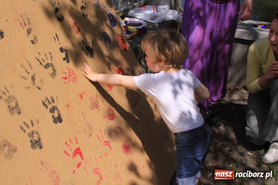 Zdjęcie w galerii na portalu naszraciborz.pl: W parku Roth kolorowo i wesoło wiadomości z regionu