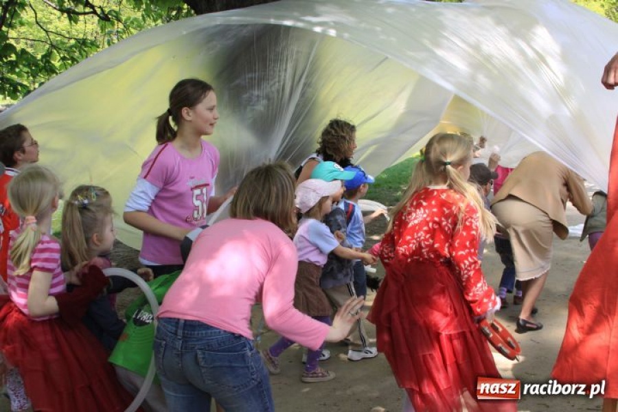 Zdjęcie w galerii na portalu naszraciborz.pl: W parku Roth kolorowo i wesoło wiadomości z regionu