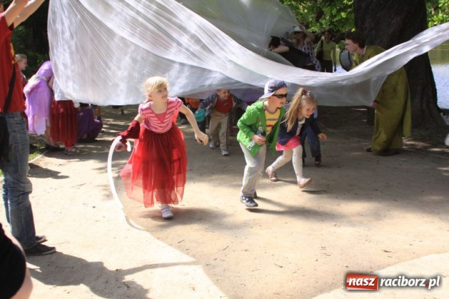 Zdjęcie w galerii na portalu naszraciborz.pl: W parku Roth kolorowo i wesoło wiadomości z regionu