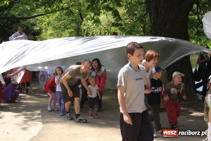 Zdjęcie w galerii na portalu naszraciborz.pl: W parku Roth kolorowo i wesoło wiadomości z regionu