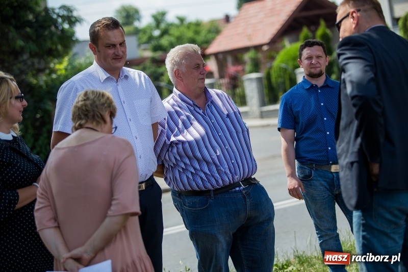 Zdjęcie w galerii na portalu naszraciborz.pl: Rusza budowa bloków przy Łąkowej. Dziś prezydent wbił pierwszą łopatę wiadomości z regionu