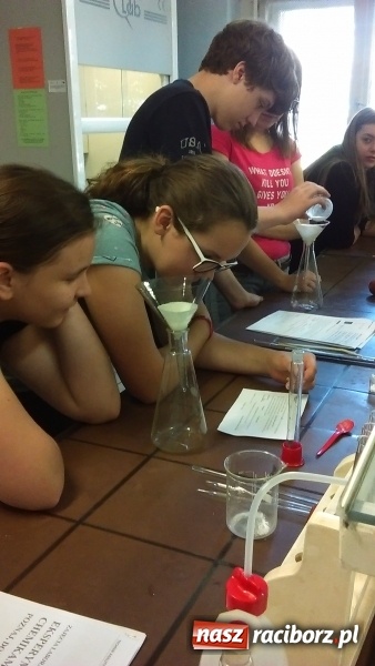 Zdjęcie w galerii na portalu naszraciborz.pl: Warsztaty chemiczne w CKZiU nr 1 w Raciborzu wiadomości z regionu